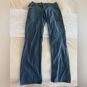 NWT Kuhl Freeflex Roll Up Pant Size 4